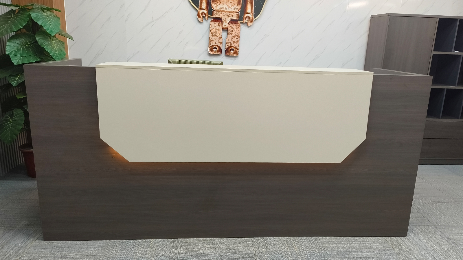 What kind of reception desk could possibly sell 582 units?